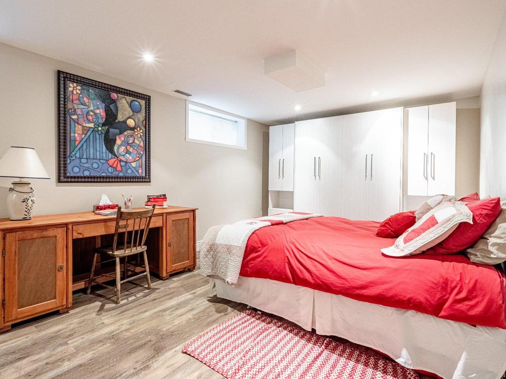 









1504


Rue du Muscadet

,
Sherbrooke (Brompton/Rock Forest/Saint-Élie/Deauville),




QC
J1N1V1

