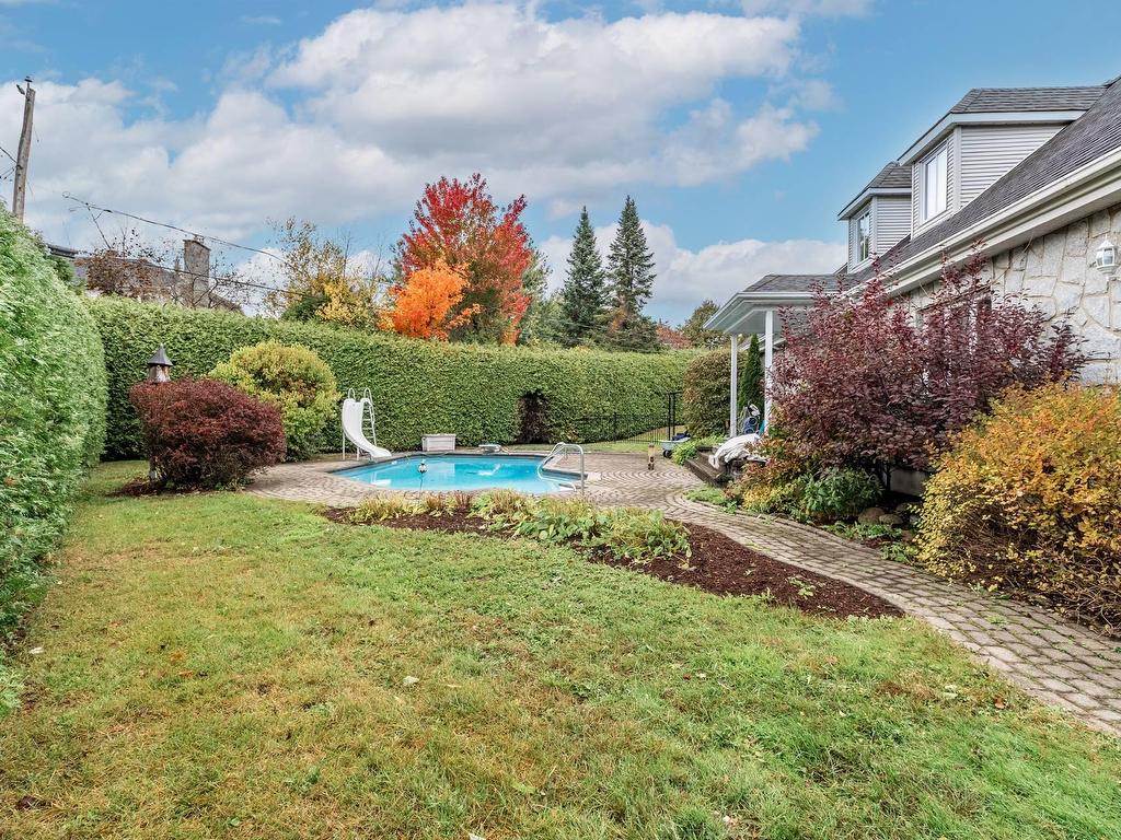 









1504


Rue du Muscadet

,
Sherbrooke (Brompton/Rock Forest/Saint-Élie/Deauville),




QC
J1N1V1

