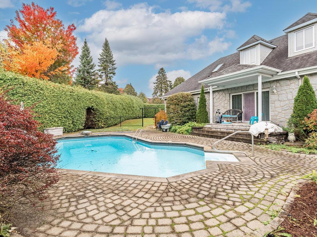 









1504


Rue du Muscadet

,
Sherbrooke (Brompton/Rock Forest/Saint-Élie/Deauville),




QC
J1N1V1

