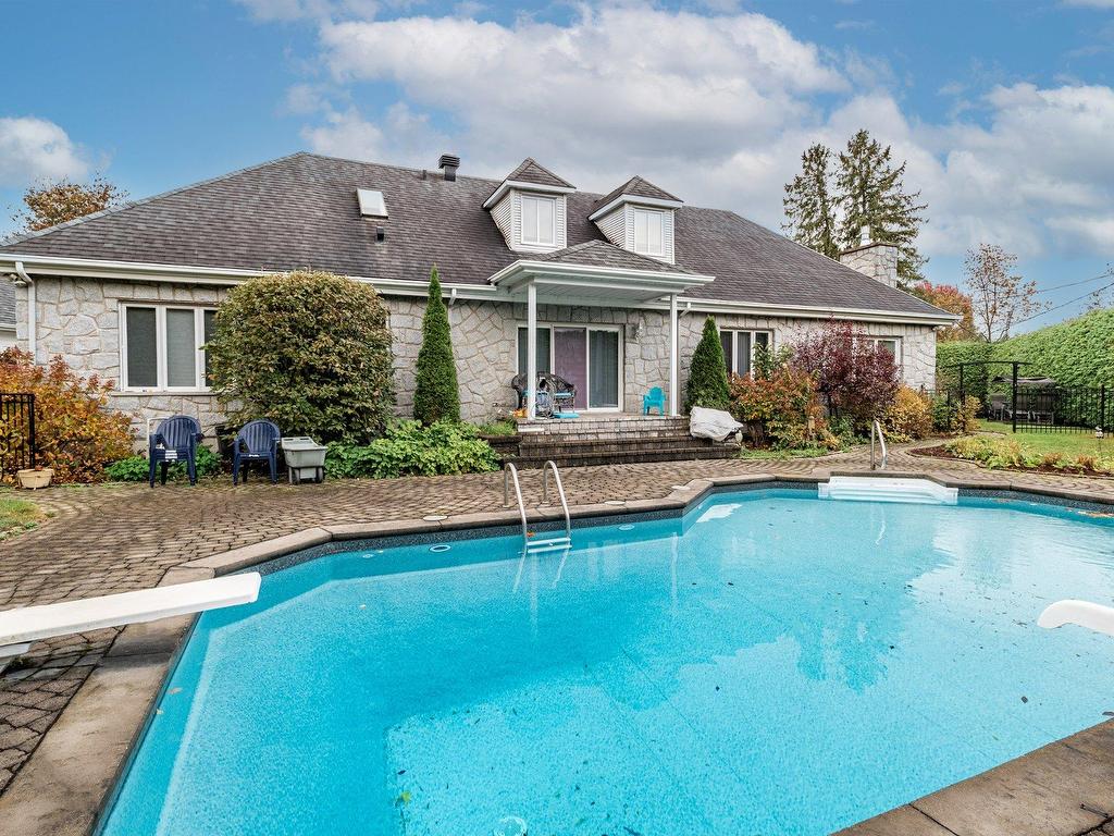 









1504


Rue du Muscadet

,
Sherbrooke (Brompton/Rock Forest/Saint-Élie/Deauville),




QC
J1N1V1

