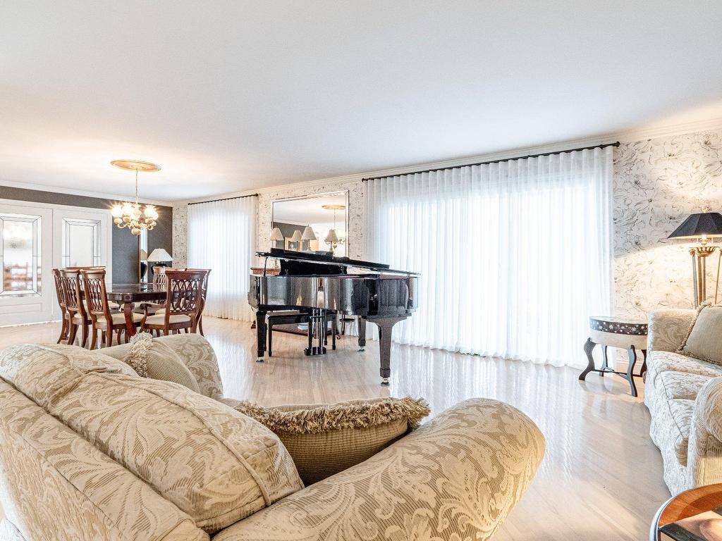 









1504


Rue du Muscadet

,
Sherbrooke (Brompton/Rock Forest/Saint-Élie/Deauville),




QC
J1N1V1

