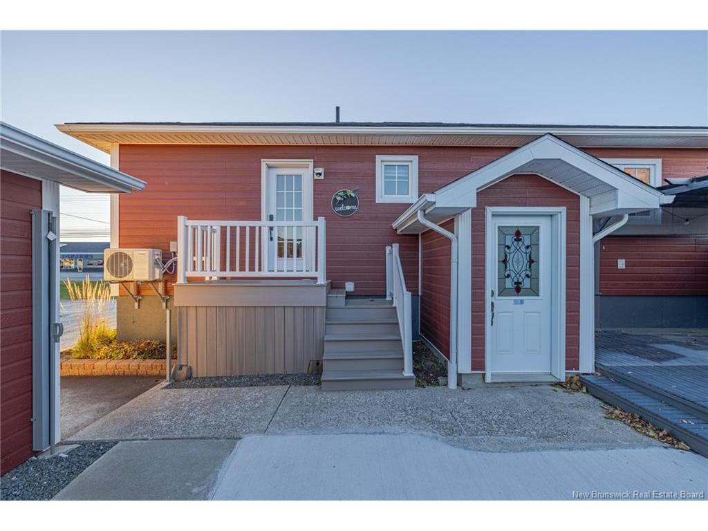 









653


Rue Principale

,
Beresford,




NB
E8K 3X5

