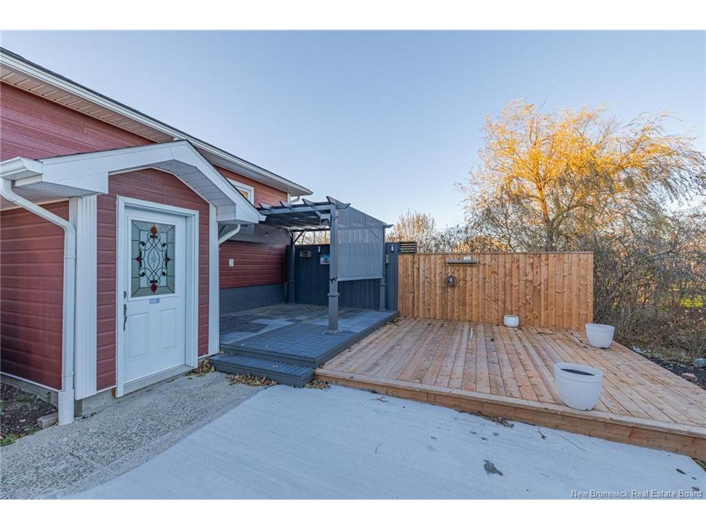 









653


Rue Principale

,
Beresford,




NB
E8K 3X5

