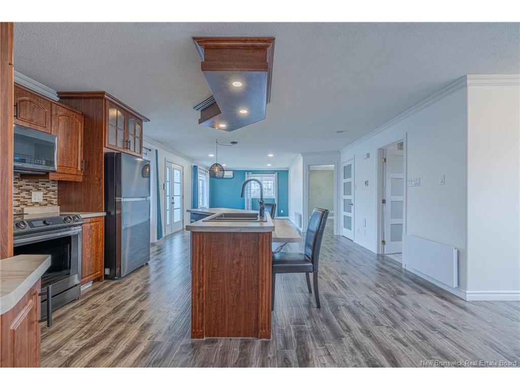 









653


Rue Principale

,
Beresford,




NB
E8K 3X5

