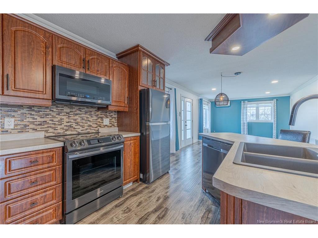 









653


Rue Principale

,
Beresford,




NB
E8K 3X5

