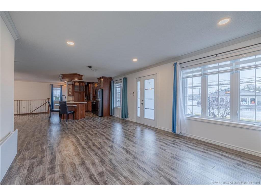 









653


Rue Principale

,
Beresford,




NB
E8K 3X5

