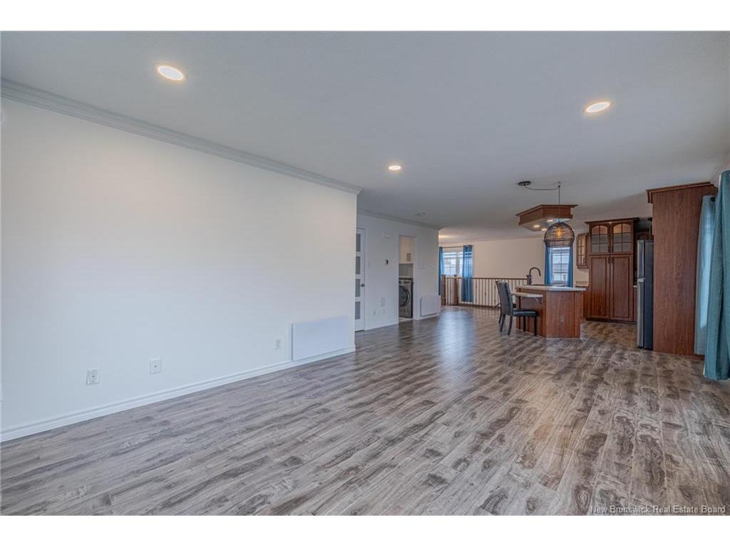 









653


Rue Principale

,
Beresford,




NB
E8K 3X5

