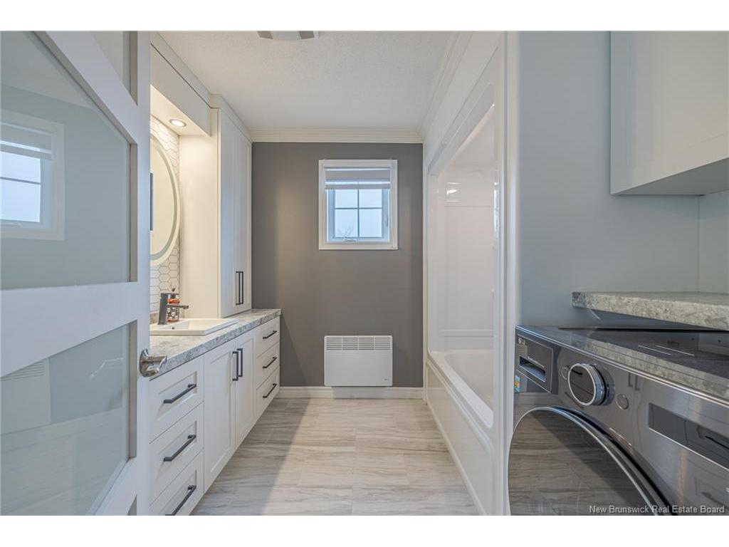 









653


Rue Principale

,
Beresford,




NB
E8K 3X5

