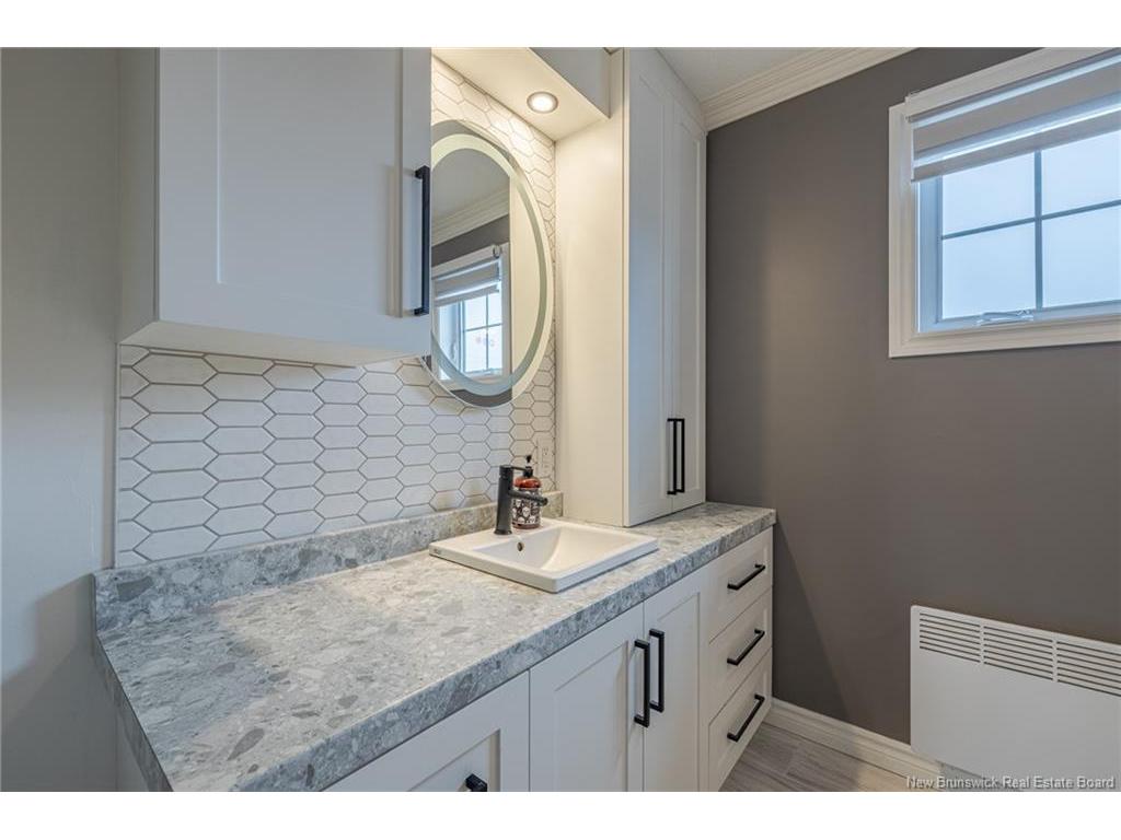 









653


Rue Principale

,
Beresford,




NB
E8K 3X5

