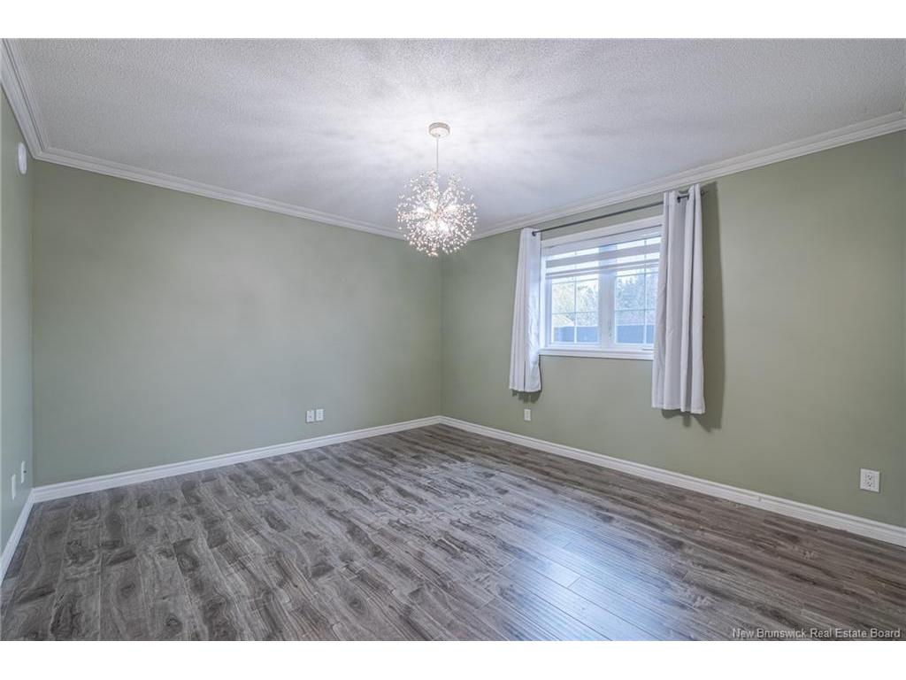 









653


Rue Principale

,
Beresford,




NB
E8K 3X5

