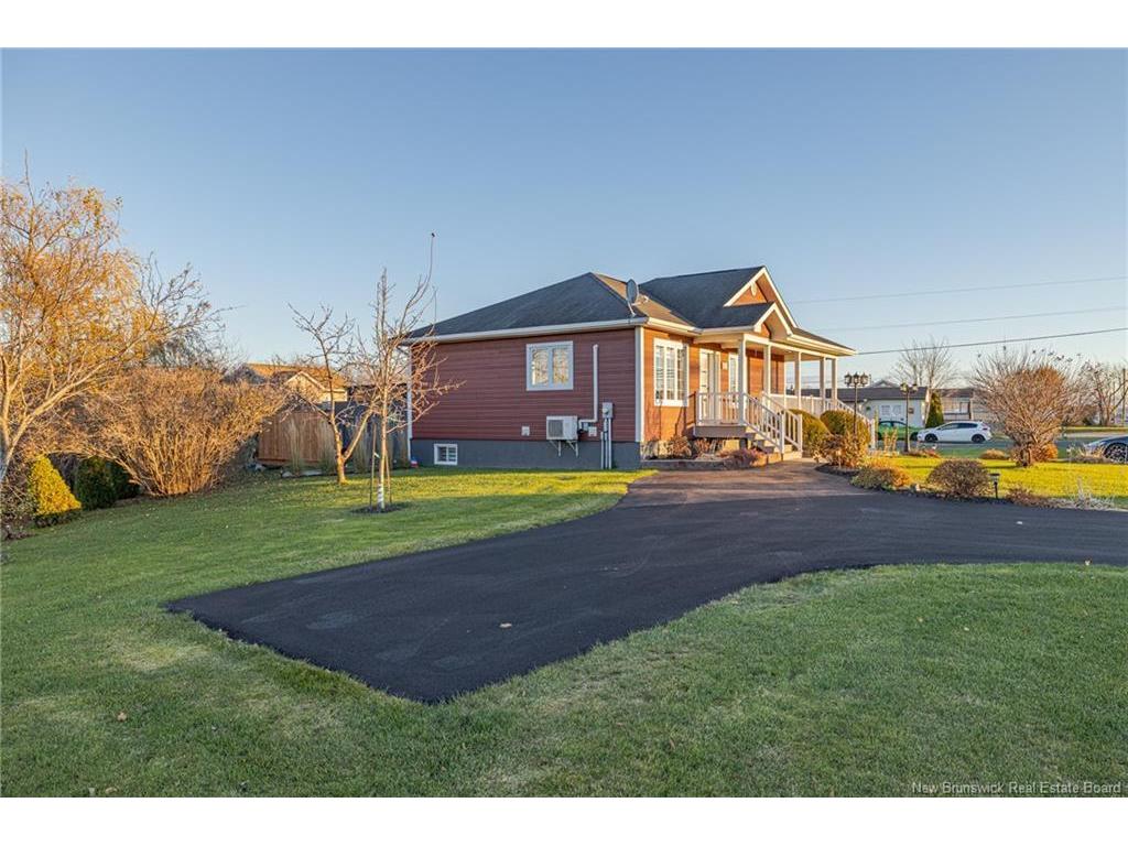 









653


Rue Principale

,
Beresford,




NB
E8K 3X5

