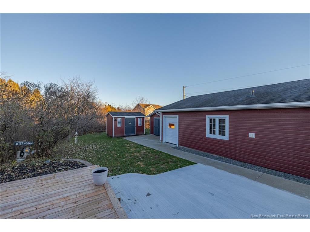 









653


Rue Principale

,
Beresford,




NB
E8K 3X5

