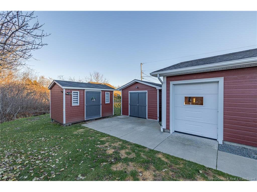 









653


Rue Principale

,
Beresford,




NB
E8K 3X5

