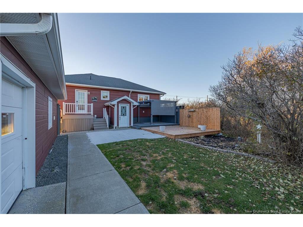 









653


Rue Principale

,
Beresford,




NB
E8K 3X5

