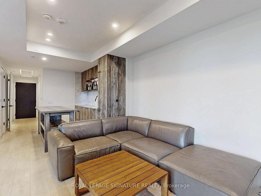 









505


Richmond

Street West, 1201,
Toronto,




ON
M5V 0P4

