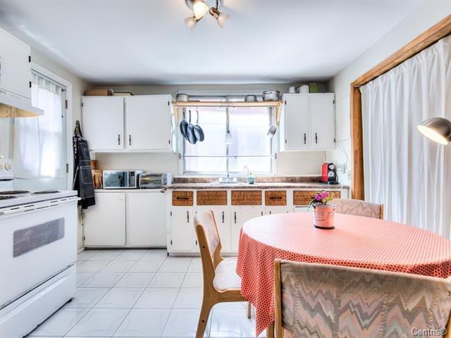 









170

 - 174


Av. Van Horne

,
Montréal (Le Plateau-Mont-Royal),




QC
H2T2J4

