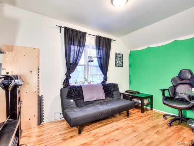 









170

 - 174


Av. Van Horne

,
Montréal (Le Plateau-Mont-Royal),




QC
H2T2J4

