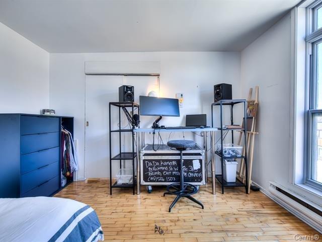 









170

 - 174


Av. Van Horne

,
Montréal (Le Plateau-Mont-Royal),




QC
H2T2J4

