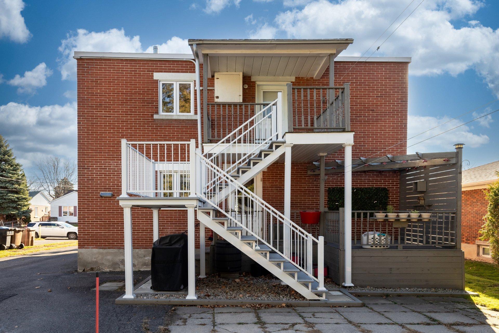 









219

 - 221


Rue St-Hubert

,
Saint-Jean-sur-Richelieu,




QC
J3B1P1

