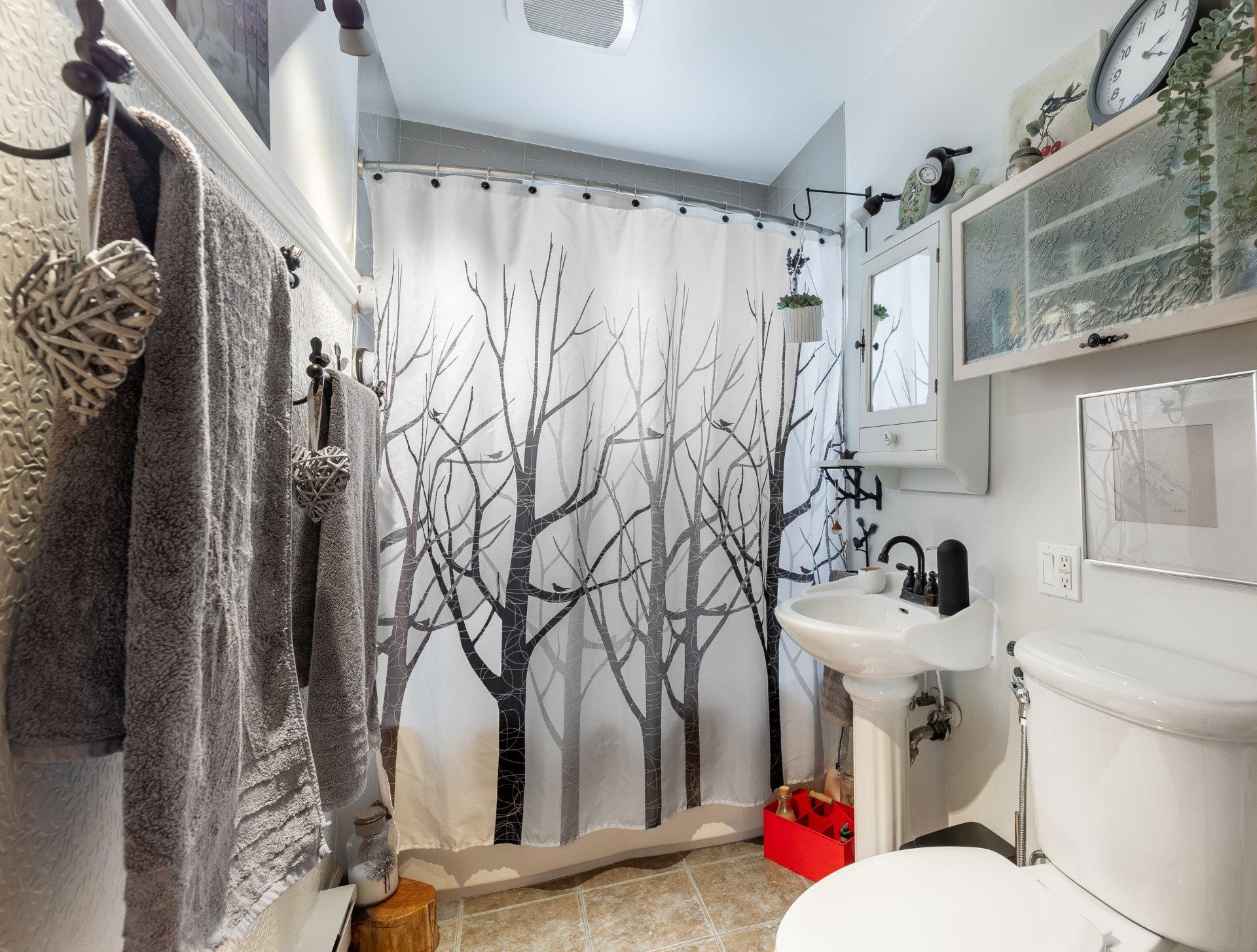 









219

 - 221


Rue St-Hubert

,
Saint-Jean-sur-Richelieu,




QC
J3B1P1

