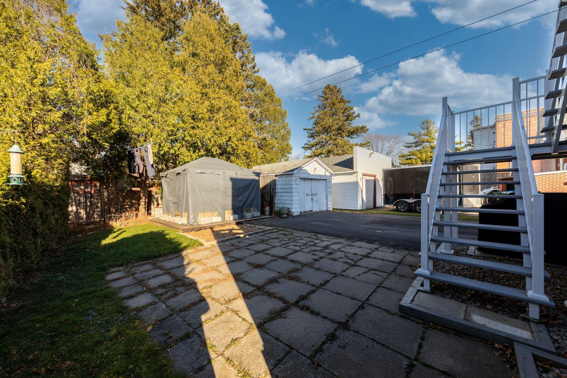 









219

 - 221


Rue St-Hubert

,
Saint-Jean-sur-Richelieu,




QC
J3B1P1

