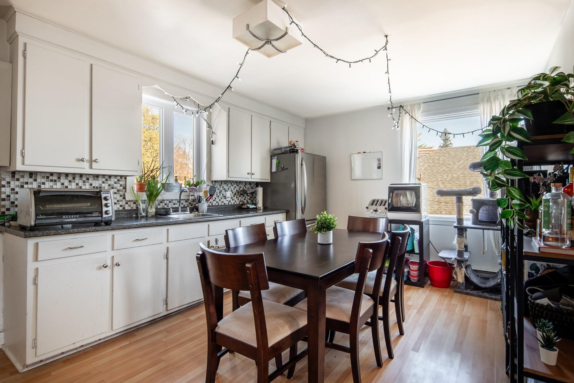 









219

 - 221


Rue St-Hubert

,
Saint-Jean-sur-Richelieu,




QC
J3B1P1


