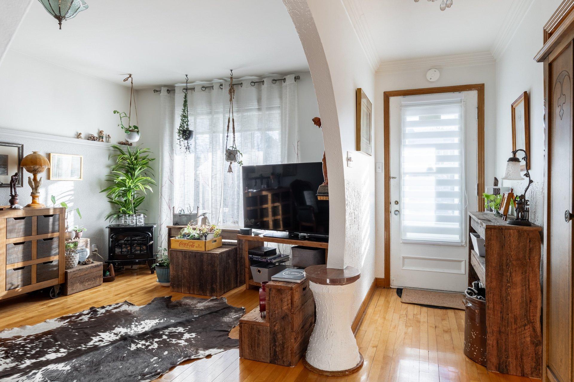 









219

 - 221


Rue St-Hubert

,
Saint-Jean-sur-Richelieu,




QC
J3B1P1

