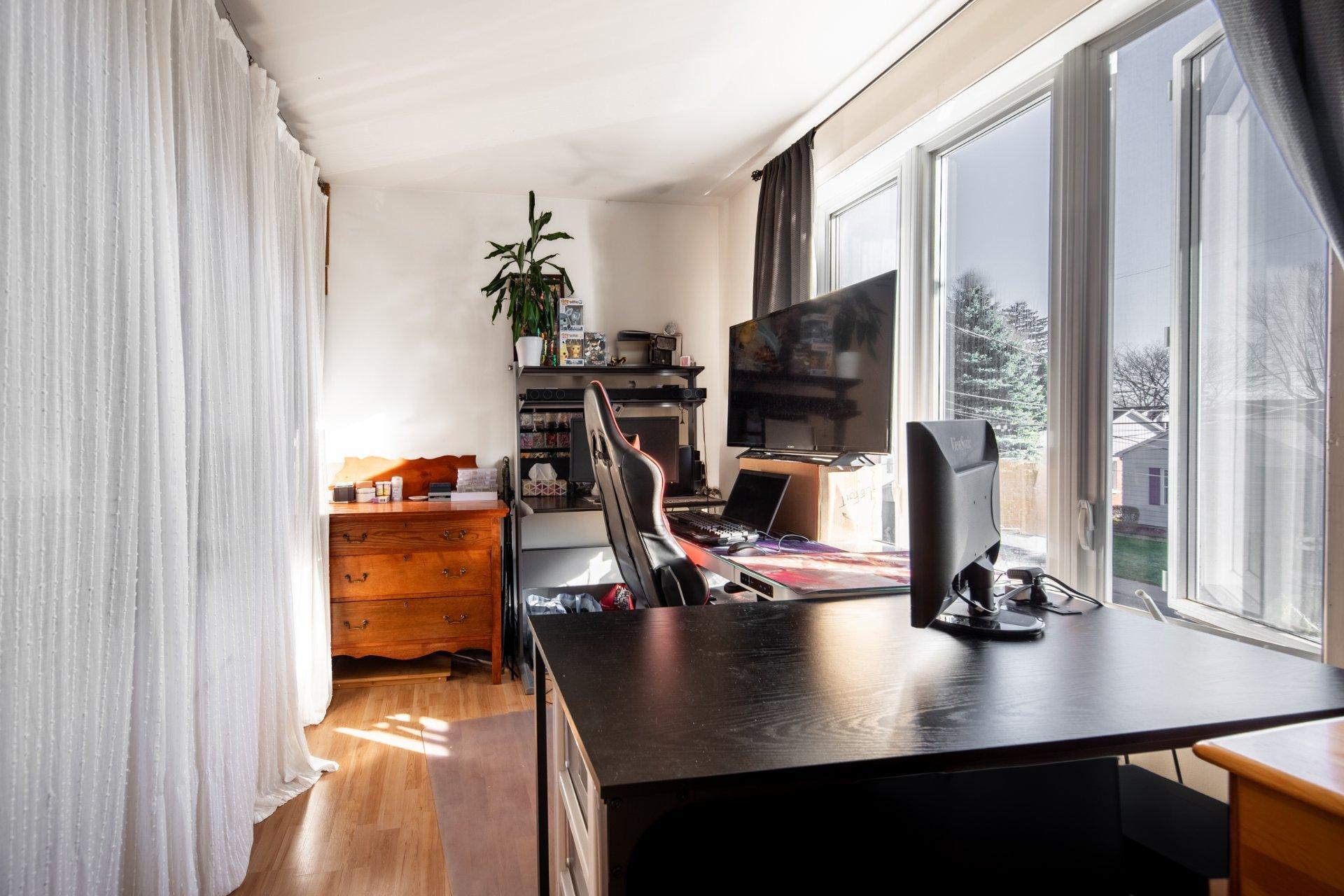 









219

 - 221


Rue St-Hubert

,
Saint-Jean-sur-Richelieu,




QC
J3B1P1

