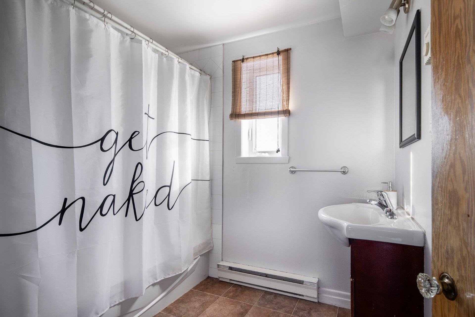 









219

 - 221


Rue St-Hubert

,
Saint-Jean-sur-Richelieu,




QC
J3B1P1

