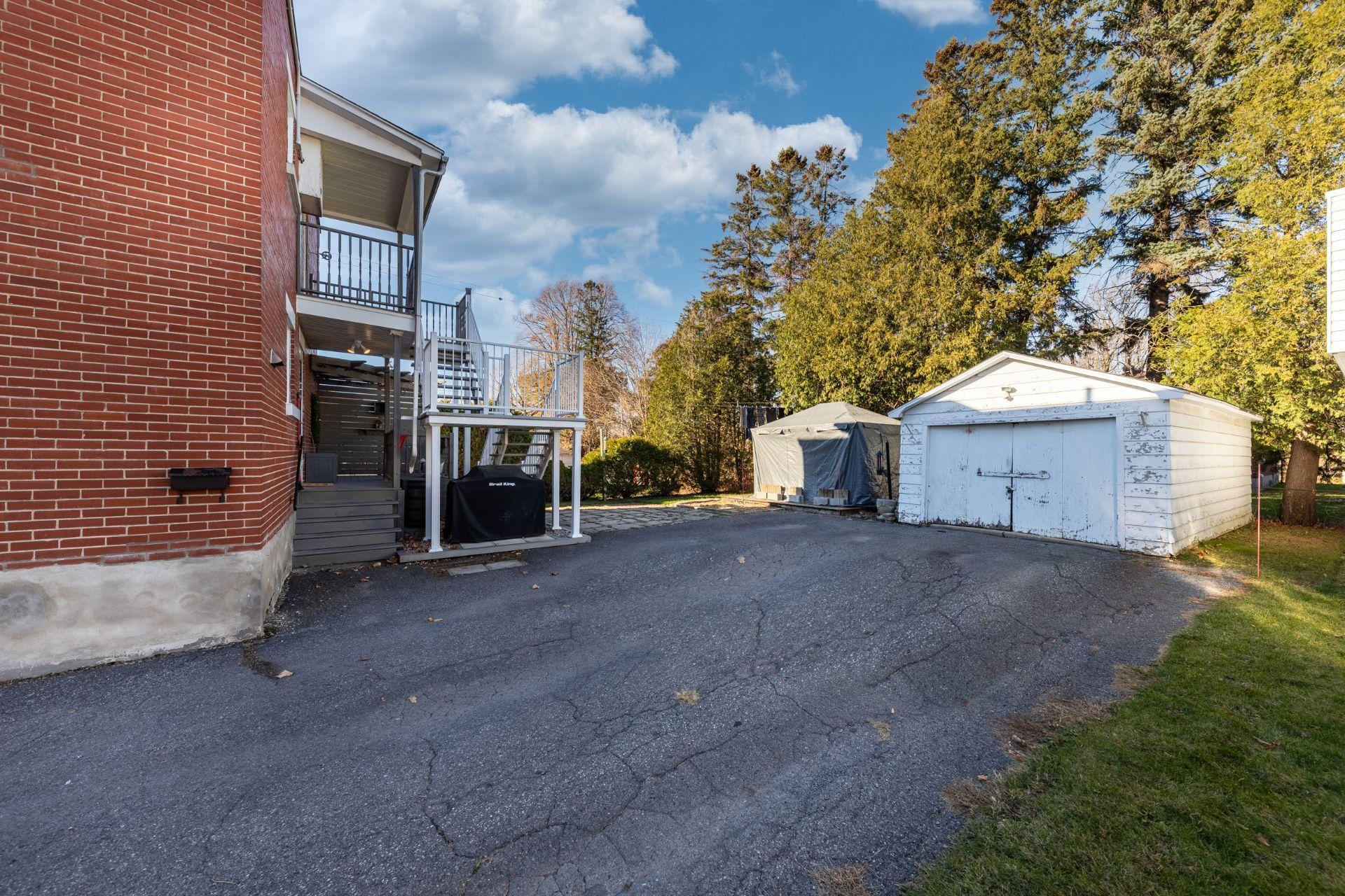 









219

 - 221


Rue St-Hubert

,
Saint-Jean-sur-Richelieu,




QC
J3B1P1

