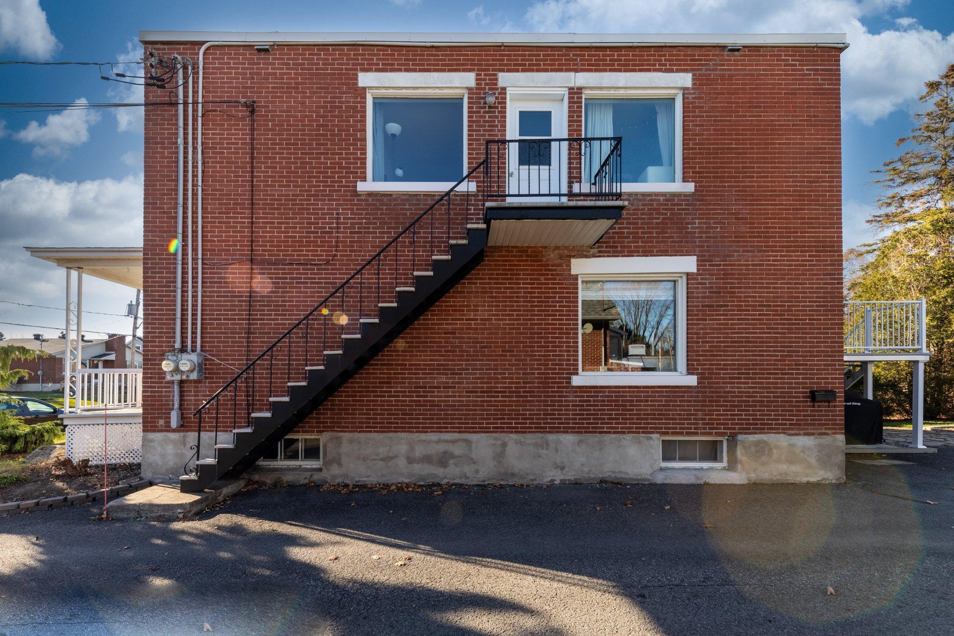 









219

 - 221


Rue St-Hubert

,
Saint-Jean-sur-Richelieu,




QC
J3B1P1

