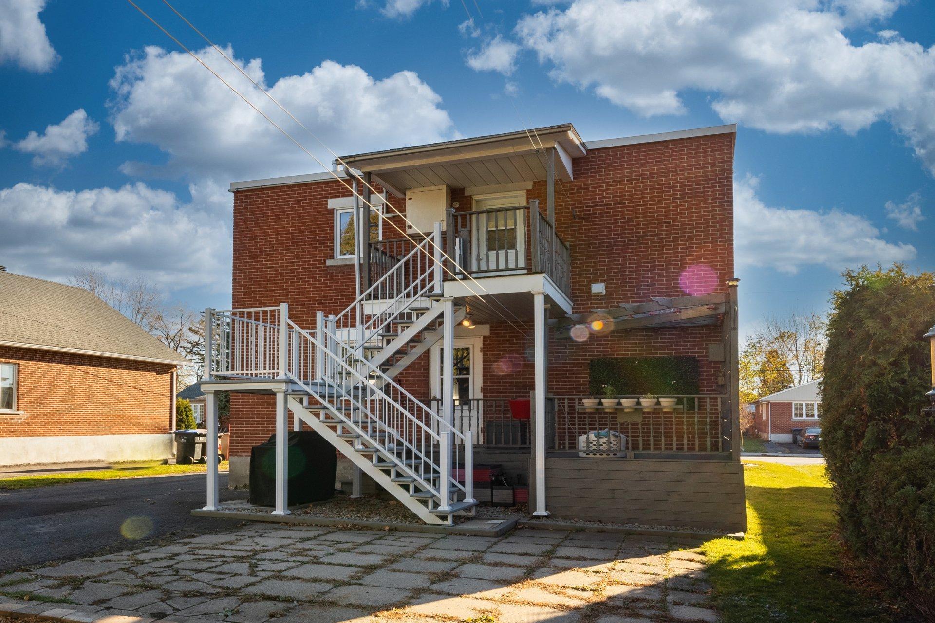 









219

 - 221


Rue St-Hubert

,
Saint-Jean-sur-Richelieu,




QC
J3B1P1


