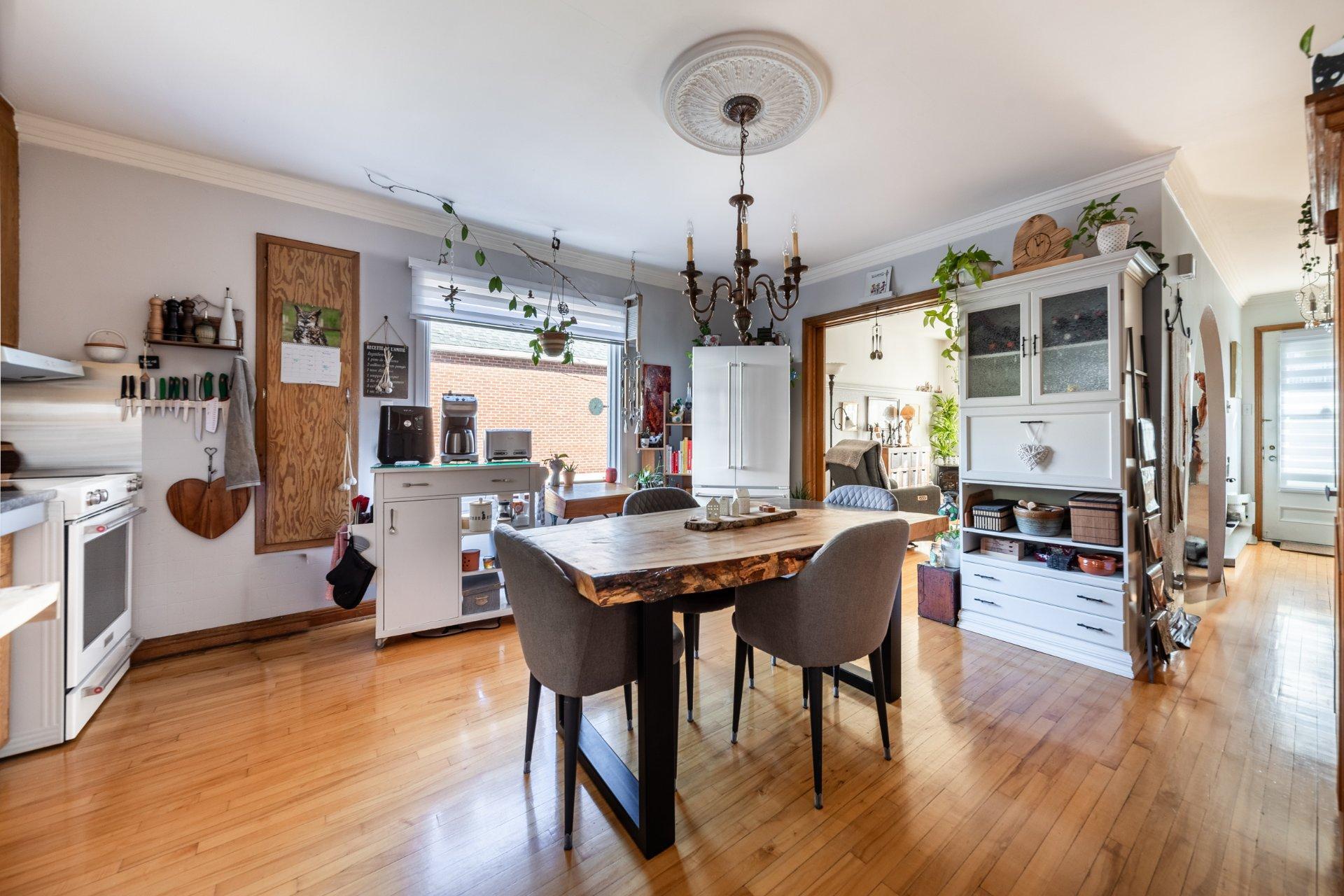 









219

 - 221


Rue St-Hubert

,
Saint-Jean-sur-Richelieu,




QC
J3B1P1

