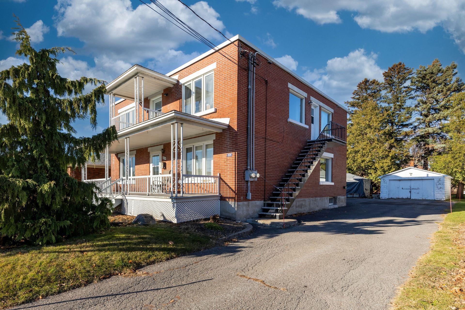 









219

 - 221


Rue St-Hubert

,
Saint-Jean-sur-Richelieu,




QC
J3B1P1

