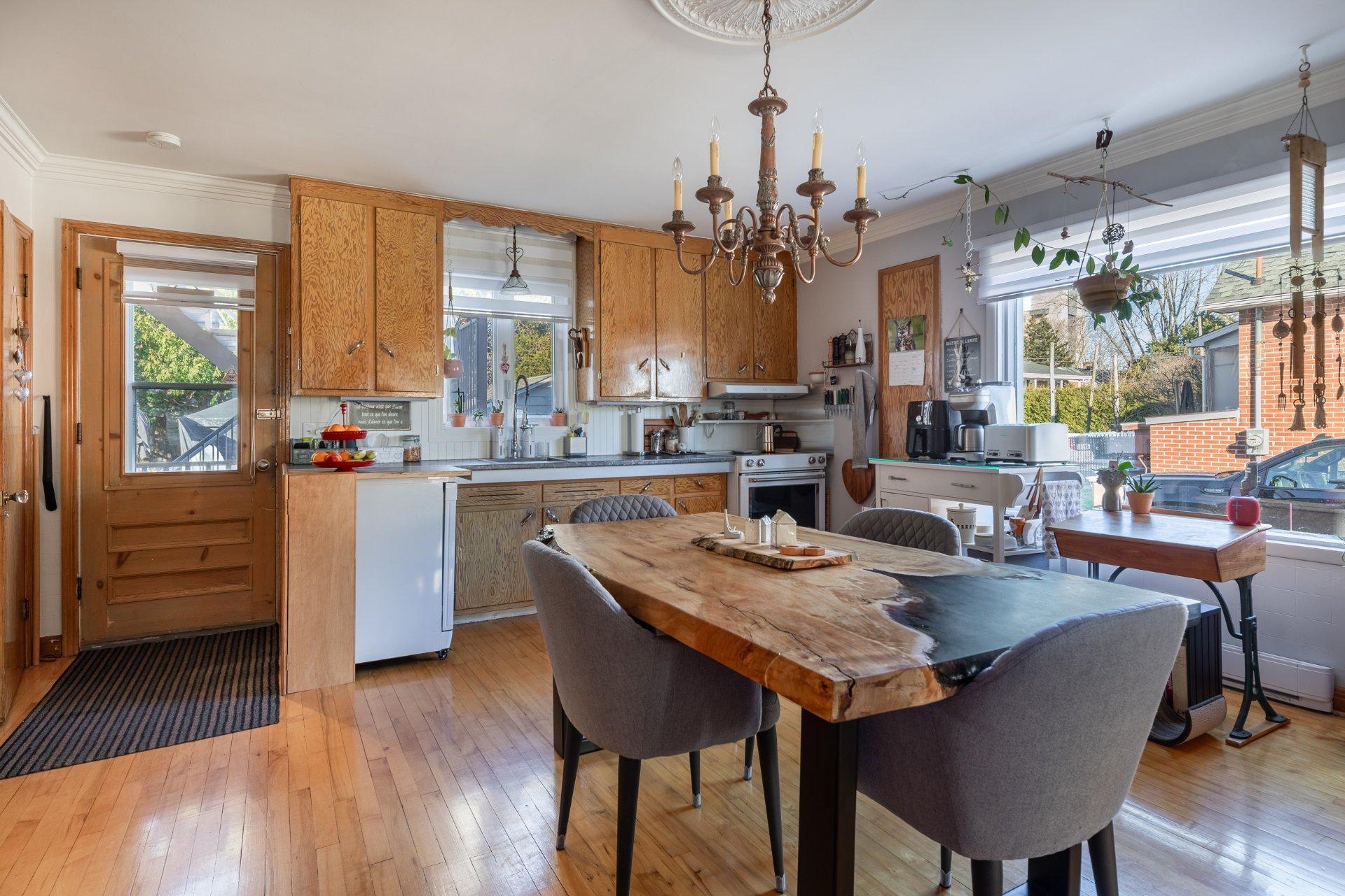 









219

 - 221


Rue St-Hubert

,
Saint-Jean-sur-Richelieu,




QC
J3B1P1

