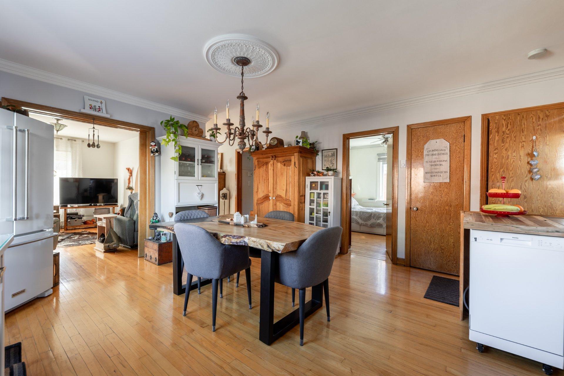 









219

 - 221


Rue St-Hubert

,
Saint-Jean-sur-Richelieu,




QC
J3B1P1

