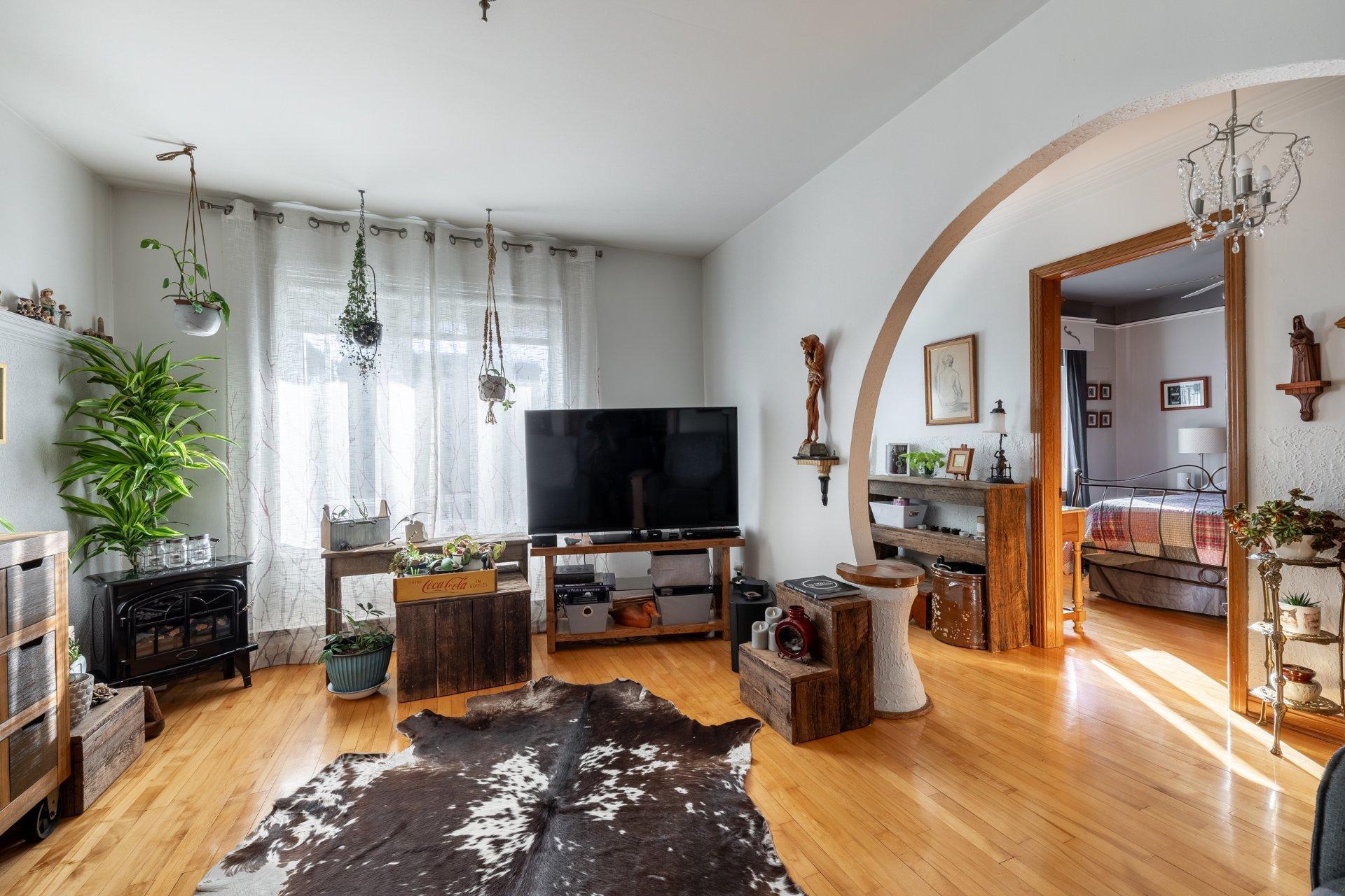 









219

 - 221


Rue St-Hubert

,
Saint-Jean-sur-Richelieu,




QC
J3B1P1

