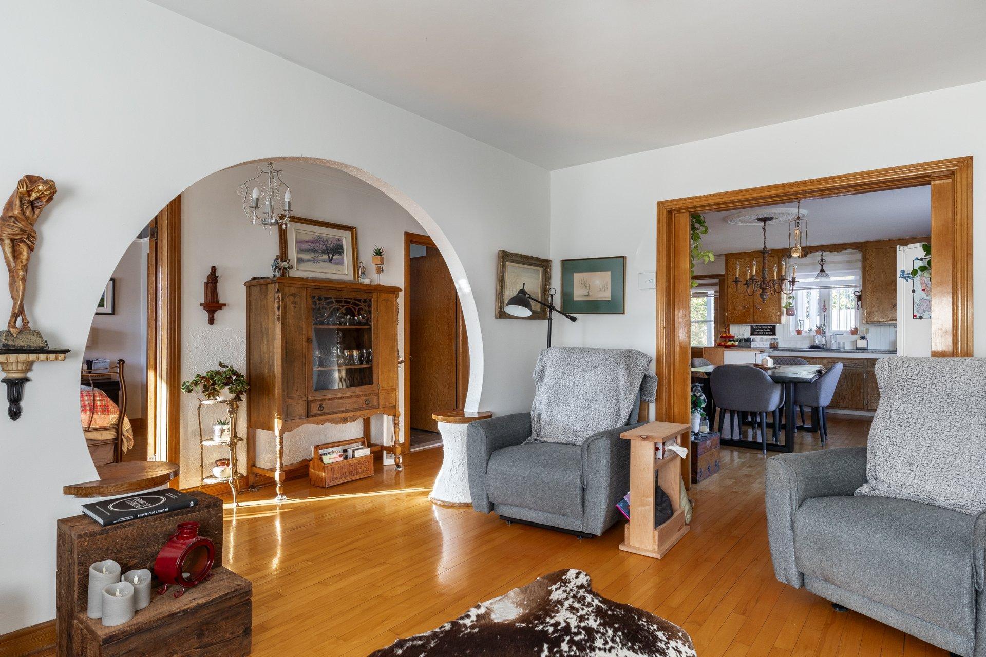 









219

 - 221


Rue St-Hubert

,
Saint-Jean-sur-Richelieu,




QC
J3B1P1

