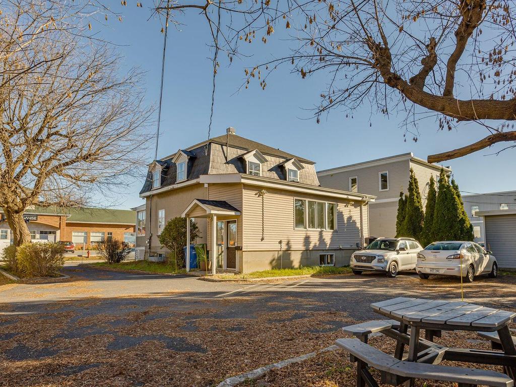 









10


Mtée Robert

,
Saint-Basile-le-Grand,




QC
J3N1L7

