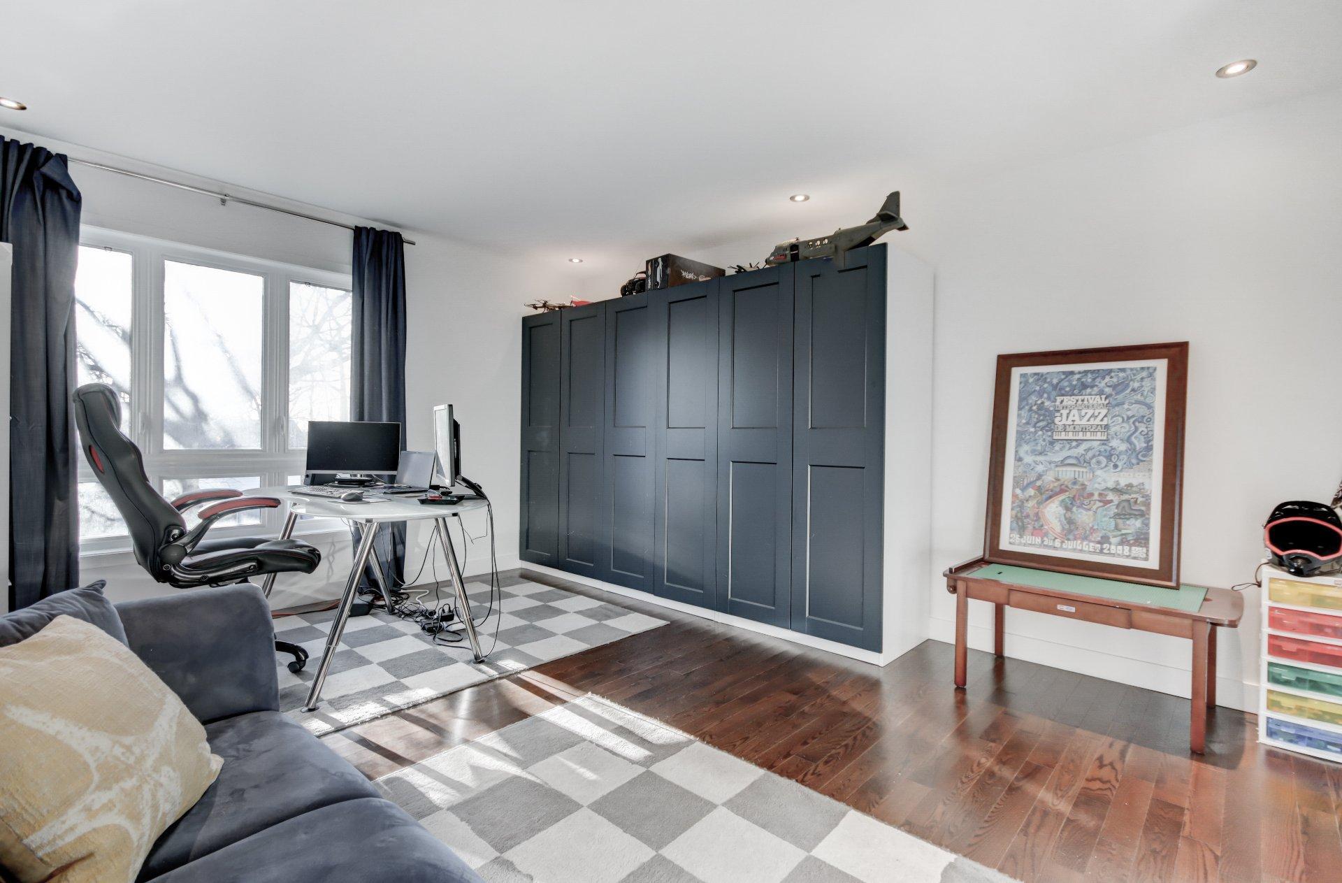 









1160


Rue De Bougainville

,
Saint-Bruno-de-Montarville,




QC
J3V3E7

