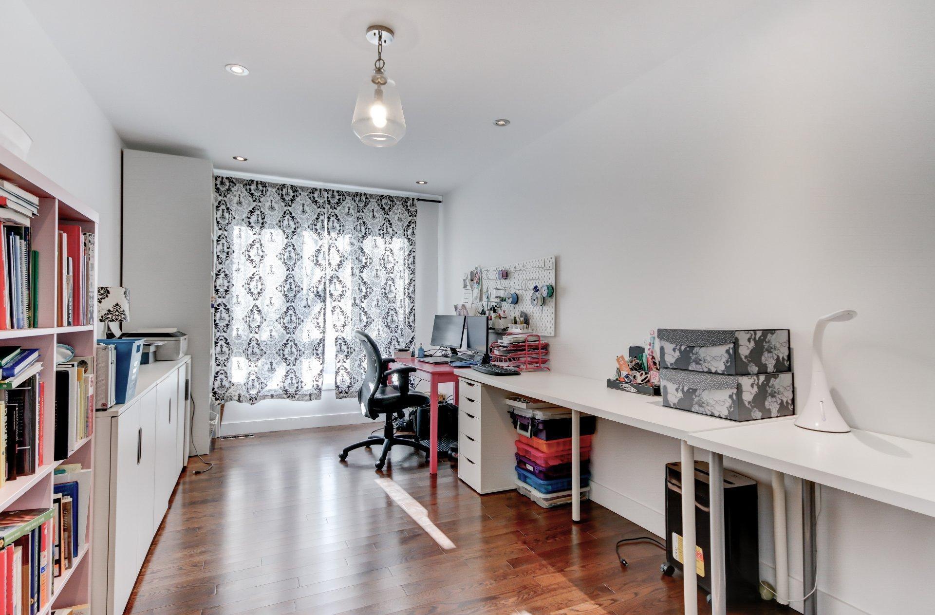 









1160


Rue De Bougainville

,
Saint-Bruno-de-Montarville,




QC
J3V3E7

