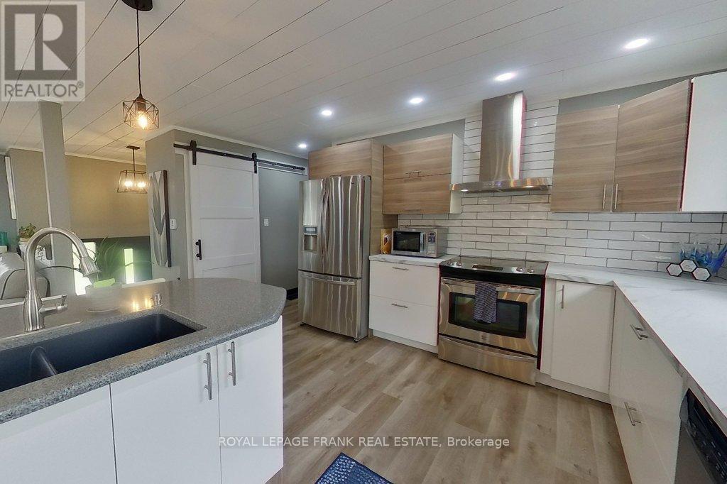 












4053 COUNTY RD 36

,
Trent Lakes,




Ontario
K0L1J0

