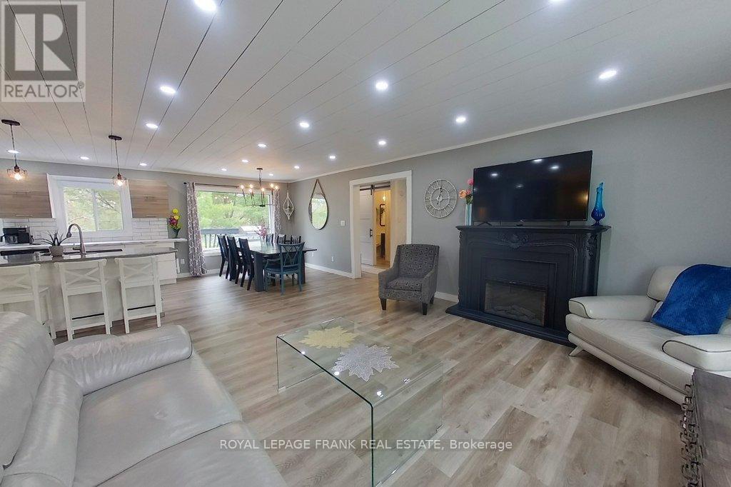 












4053 COUNTY RD 36

,
Trent Lakes,




Ontario
K0L1J0

