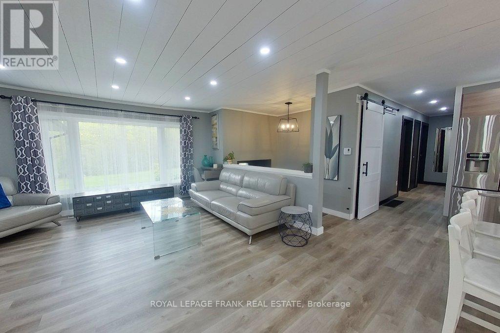 












4053 COUNTY RD 36

,
Trent Lakes,




Ontario
K0L1J0

