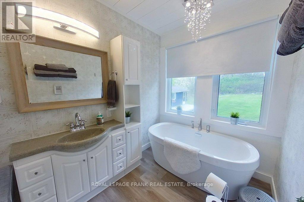 












4053 COUNTY RD 36

,
Trent Lakes,




Ontario
K0L1J0

