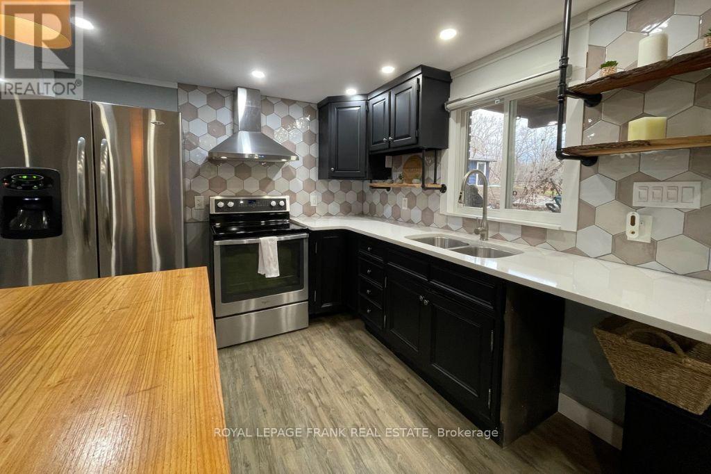 












4053 COUNTY RD 36

,
Trent Lakes,




Ontario
K0L1J0

