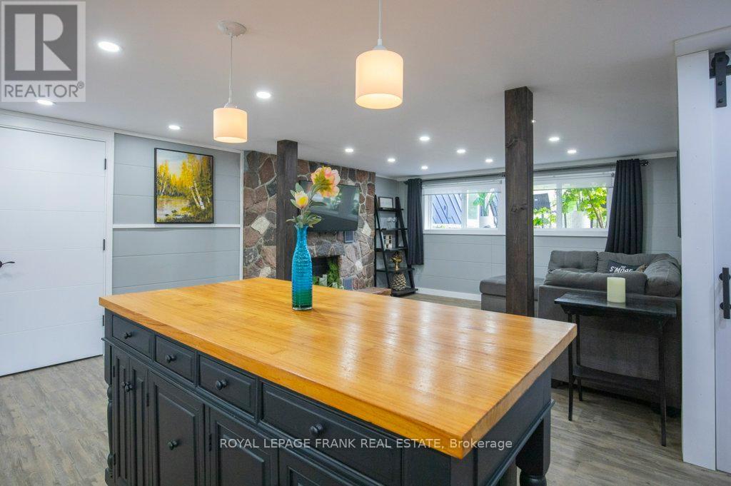 












4053 COUNTY RD 36

,
Trent Lakes,




Ontario
K0L1J0

