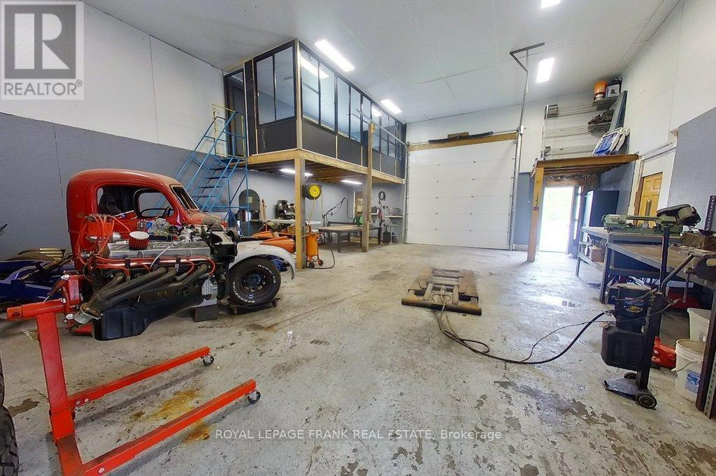












4053 COUNTY RD 36

,
Trent Lakes,




Ontario
K0L1J0

