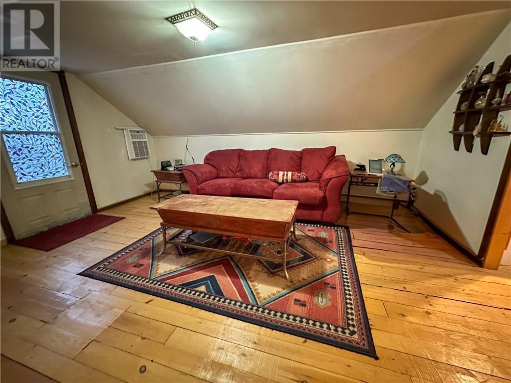 












10 Campbell Street E

,
Little Current,




Ontario
P0P1K0

