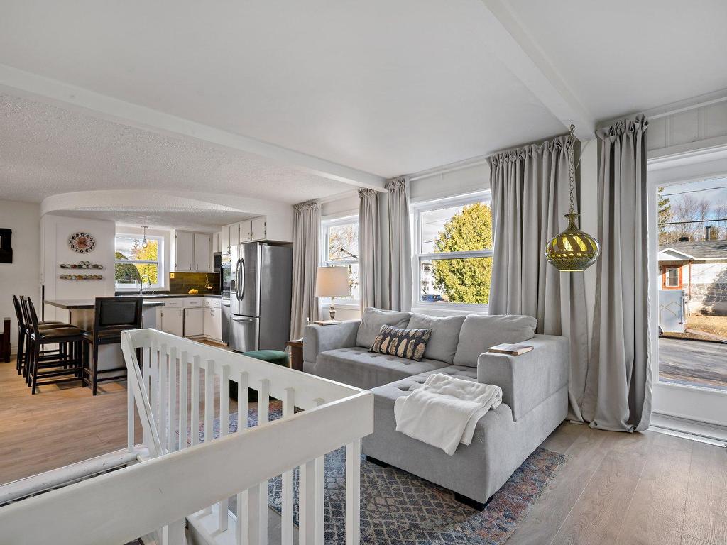 









379


Rue Boivin

,
Mont-Tremblant,




QC
J8E3A4

